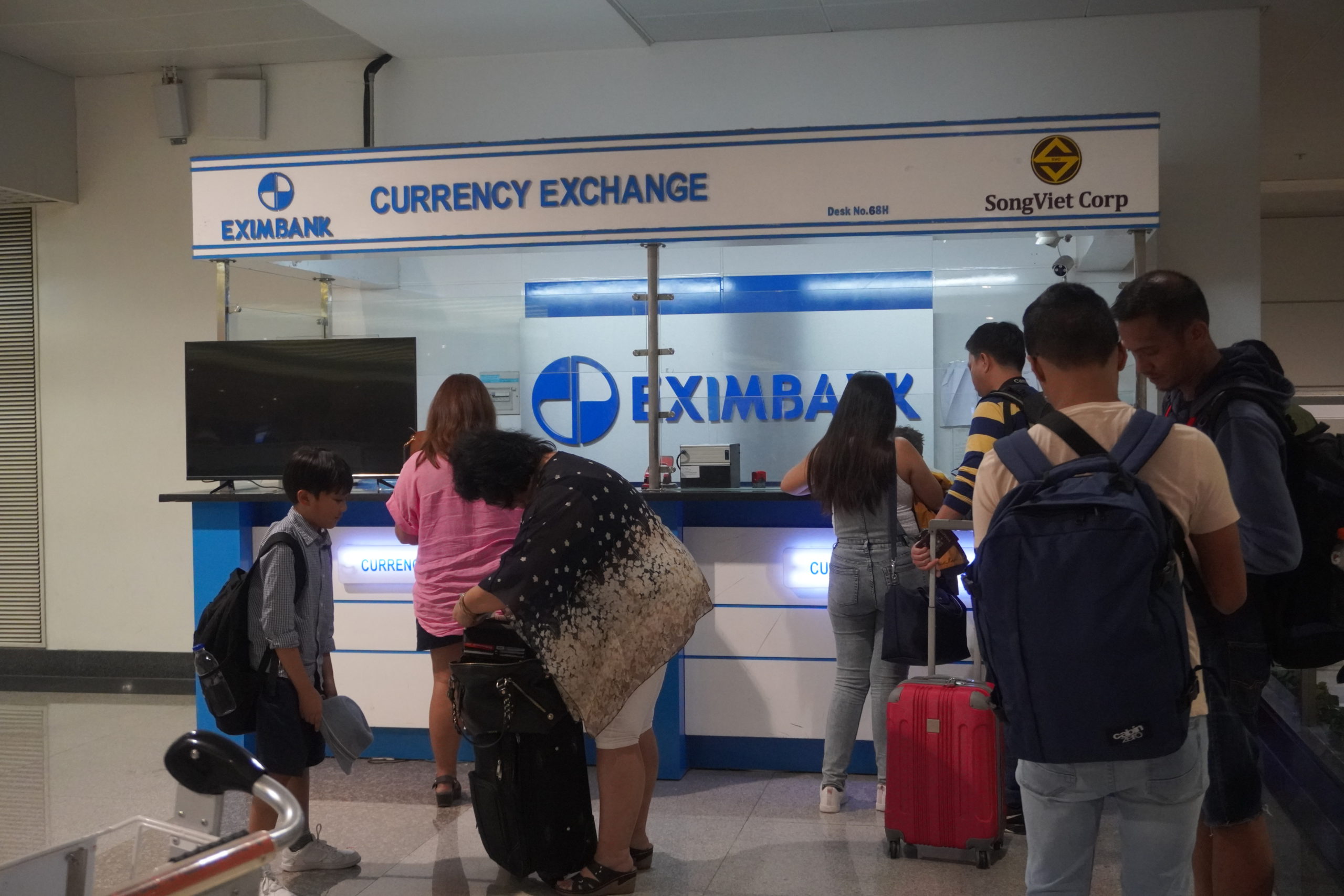 Vietnam, Da Nang, Foreign Exchange, Airport, Eximbank, Currency Exchange, Vietnam Dong, Tourists, DIY Travel