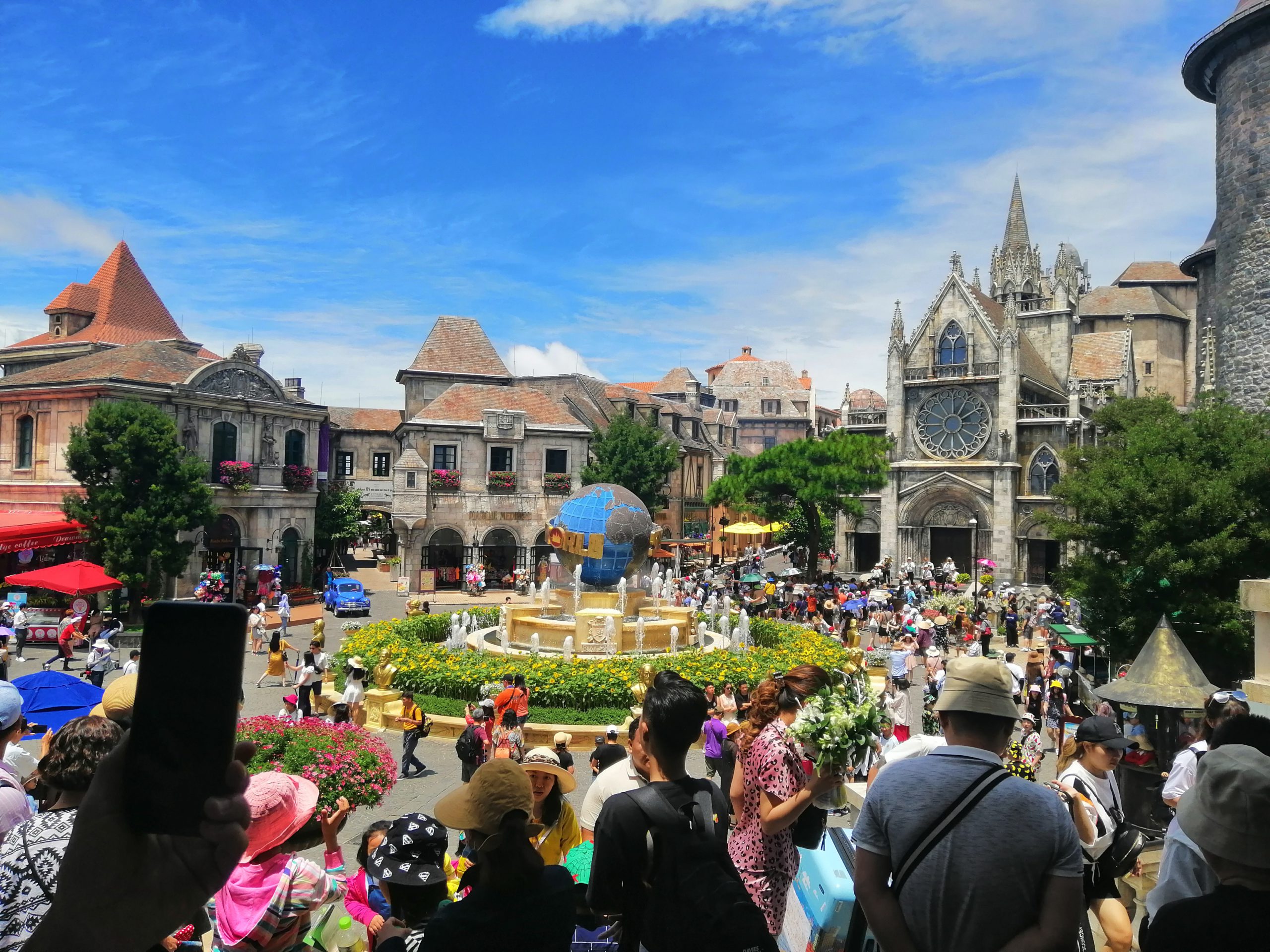 Ba Na Hills golden bridge Vietnam